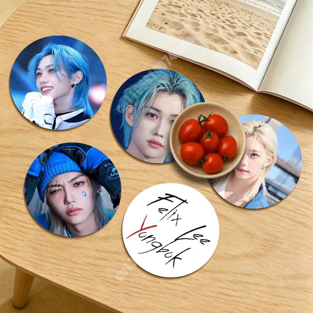 Desk Setup Kpop - F-Felix L-Lee Yong Bok Kpop Porta-Copos